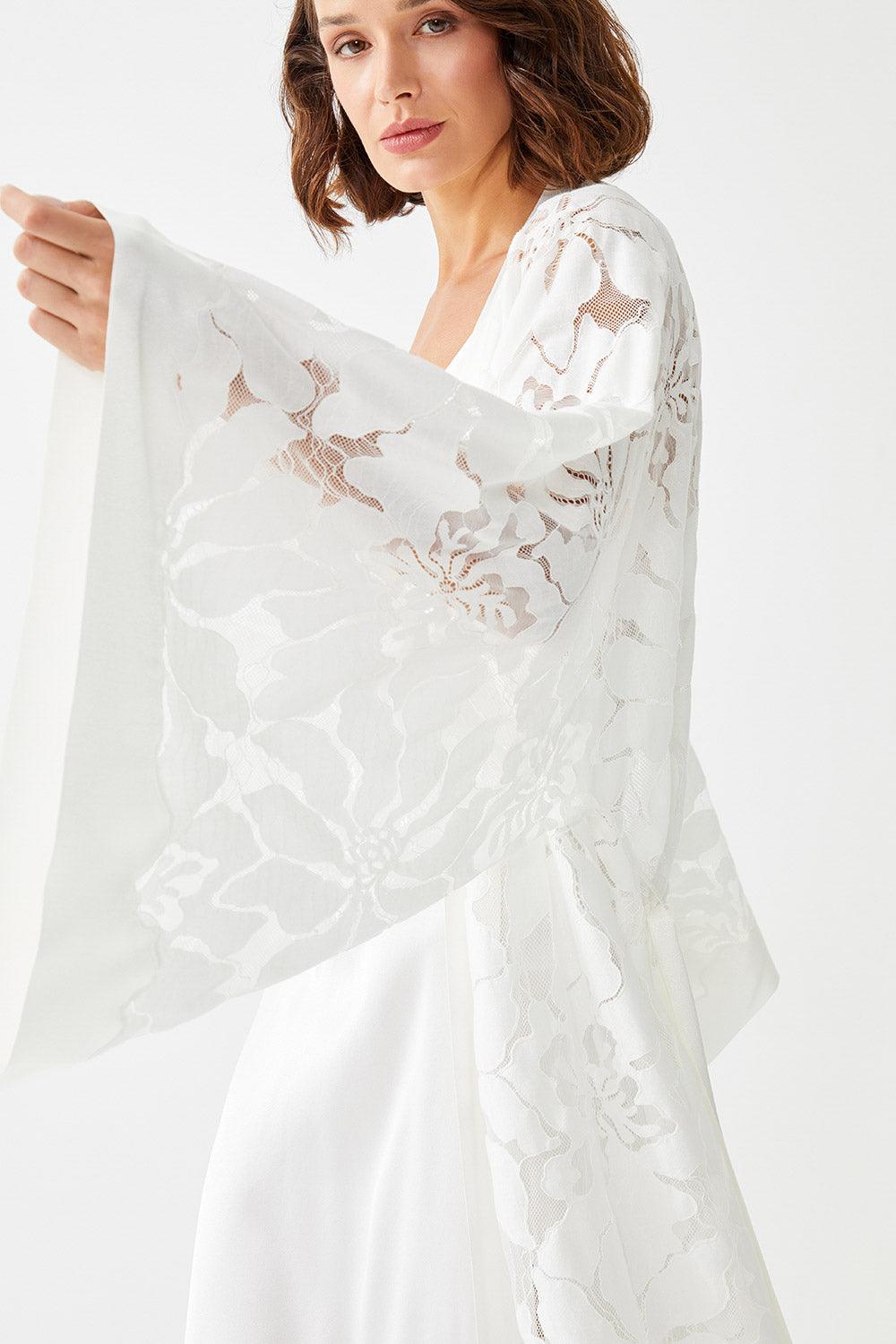 Bellis Long Rayon Trimmed with Lace Robe Set - Bocan
