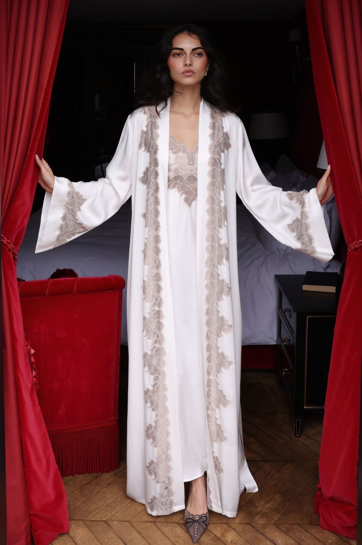 Victoria Silky Robe Set White