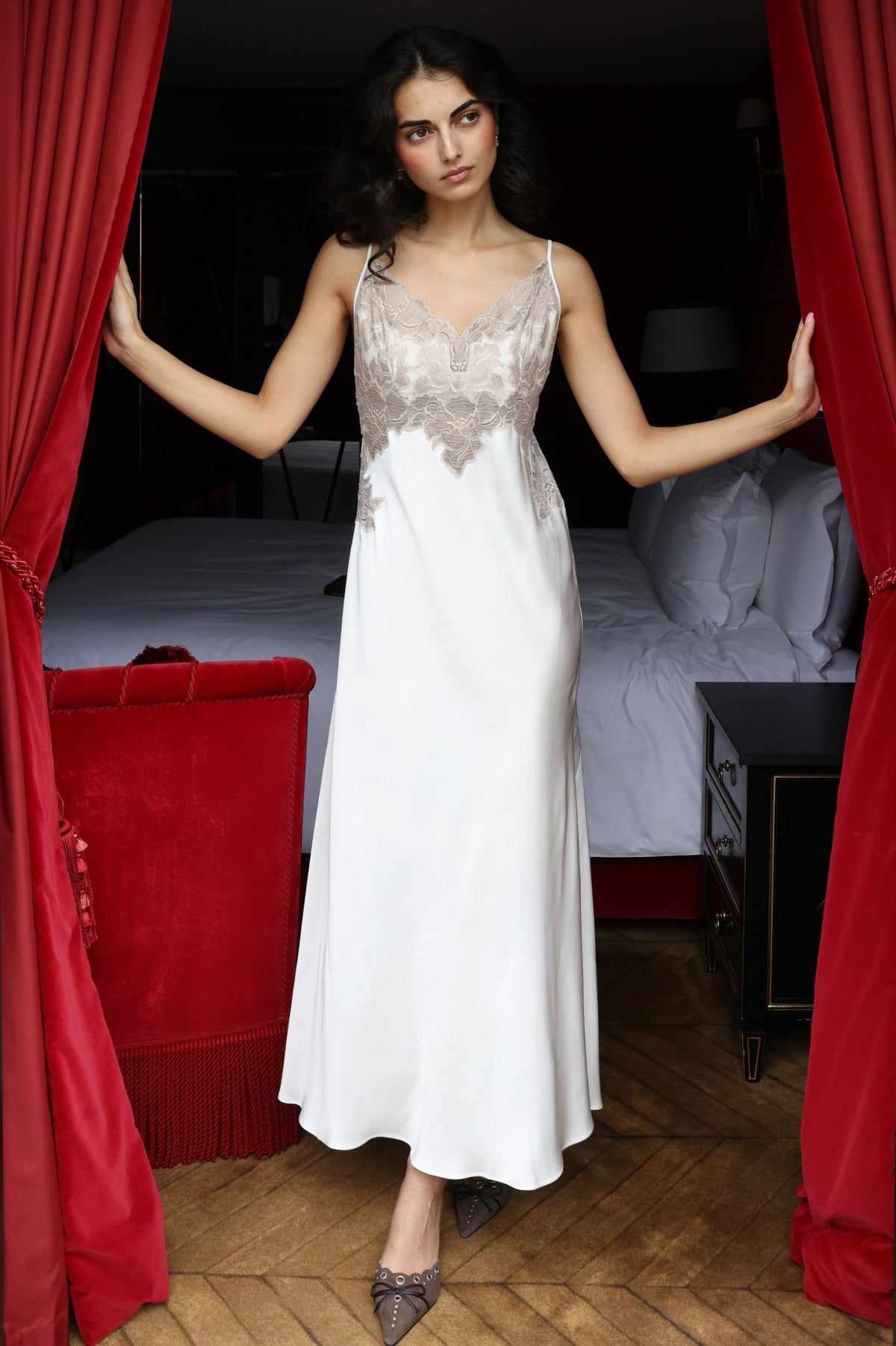 Victoria Silky Nightgown White